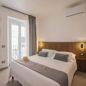 https://humboldt-luxury-room-taormina.sicilyhotelsitaly.net